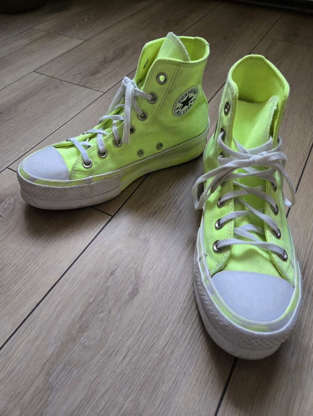 Converse Chuck Taylor All Star Lift Hi in the "Volt Glow" Size 6